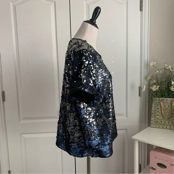 Two by Vince Camuto Flip Sequin Top - Picture 10 of 12